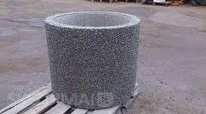 17 kg sveriančią betoninę šiukšliadėžę vandalams nuspirti bus sudėtinga.