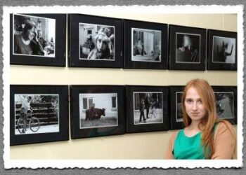 Šiandien J. Biliūno gimnazijoje atidaryta Lidijos Kaleinikovaitės fotografijų paroda.