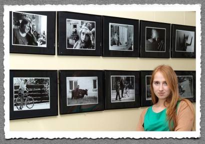 Šiandien J. Biliūno gimnazijoje atidaryta Lidijos Kaleinikovaitės fotografijų paroda.