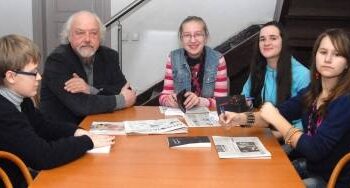 Rimantas Vanagas pasirašinėdamas knygą „Laiškai iš Paryžiaus“ apie rašytojo Antano Vienuolio kelionę į Paryžių sakė, kad tarpukario Lietuvoje žurnalistų honorarai laikraštyje „Lietuvos aidas“ buvo tokie dideli, kad A.Vienuoliui jų pakako pamatyti Paryžiui