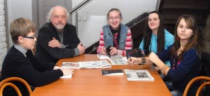Rimantas Vanagas pasirašinėdamas knygą „Laiškai iš Paryžiaus“ apie rašytojo Antano Vienuolio kelionę į Paryžių sakė, kad tarpukario Lietuvoje žurnalistų honorarai laikraštyje „Lietuvos aidas“ buvo tokie dideli, kad A.Vienuoliui jų pakako pamatyti Paryžiui