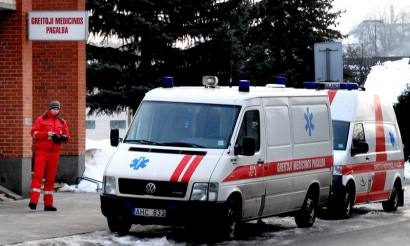 Anykščių greitoji medicinos pagalba pateko į nemalonią situaciją. Jono JUNEVIČIAUS nuotr.