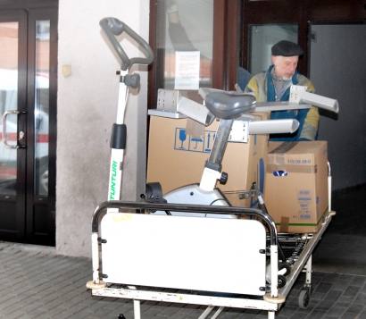 Visa iš Belgijos atkeliavusi labdara iškrauta Anykščių ligoninėje. Autoriaus nuotr.