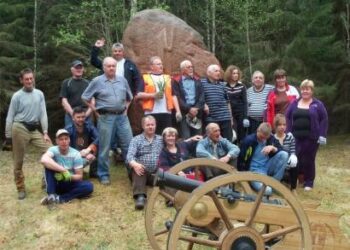 Darbiečiai į 1863 metų sukilėlių stovyklą atsivežė patranką.