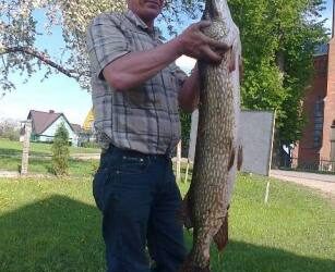 Vytautas Lisauskas su laimikiu... Nuotr. V. Jakutytės.