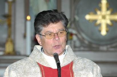Anykščių garbės pilietis kanauninkas Stanislovas Krumpliauskas bus pagerbtas per miesto šventę. Jono JUNEVIČIAUS nuotr.