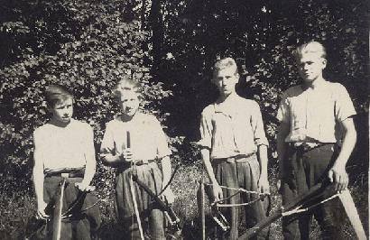 Iš kairės: Sigutis Obelevičius, Antanas Baura, Vilius Juodelis, Donatas Krikštaponis. Alvydas Gervinskas tuo metu žaidė futbolą...