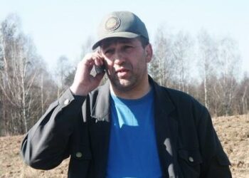 Anykščių miškų urėdas Sigitas Kinderis susižeidė nukritęs nuo kopečių. Jono JUNEVIČIAUS nuotr.