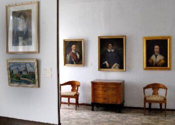 Lankytojai parodą gali aplankyti kiekvieną darbo dieną 10-18 val., šeštadienį - 10-17 val.. Pietų pertrauka - 12,30 - 13 val.