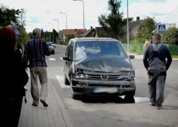 Neatidumo kaina – sudaužyti automobiliai. Autoriaus nuotr.