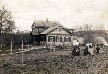 Šiame pastate 1922–1939 m. mokėsi Anykščių miesto vaikai. A. Baranausko ir A. Vienuolio-Žukausko memorialinio muziejaus nuotrauka.