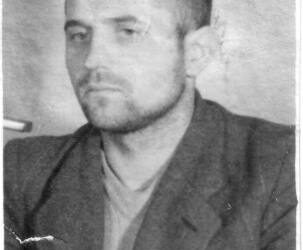 Algimanto apygardos štabo ryšių skyriaus viršininkas Albinas Kubilius–Rūgštymas  Kauno MGB vidaus kalėjime per tardymą 1949 m. spalio mėn.