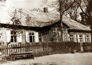Istorinėje Anykščių dvarvietėje, senojoje Anykščių gimnazijoje ir už jos sienų, buvo ir linksmų, ir liūdnų dienų. A. Baranausko ir A. Vienuolio-Žukausko memorialinio muziejaus fondų nuotrauka.