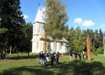 Ramuldavos girios supama Inkūnų bažnyčia – mėgstama ir dažnai lankoma vieta. T. Kontrimavičiaus nuotrauka.