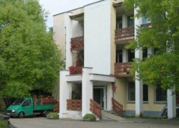 Paskutinis žvilgsnis 2006-ųjų rudenį į ištuštėjusius poilsio namų pastatus – tyla prieš audrą, netrukus juo nušluos griovėjai, valydami aikštelę naujoms statyboms. T. Kontrimavičiaus nuotrauka.