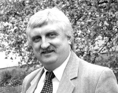 Kavarsko seniūnas Algirdas Gansiniauskas ir šiandien siekia iš santykių su KGB gauti materialinės naudos. Jono JUNEVIČIAUS nuotr.