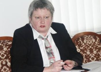 Bendrojo ir juridinio skyriaus vyriausiosios specialistės Nijolės Dūmanienės gyvenime geriau jau buvo, o dabar prasidės nerimo ir kompromisų su savo sąžine ieškojimų dienos. Jono JUNEVIČIAUS nuotr.