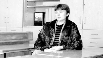 Švietimo skyriaus vyriausioji specialistė Nijolė Pranckevičienė kalba apie demokratiją, nesuteiktą galimybę išsakyti savo nuomonę, tačiau visai nesiaiškina apie bizniuką už mokinių pinigus. Jono JUNEVIČIAUS nuotr.