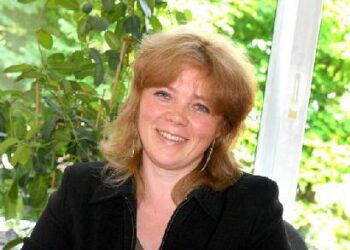 Anykščių rajono socialinių paslaugų centro direktorė Jolanta Pleškienė sako, kad be žmogaus sutikimo, netgi akivaizdžiai matant, kad jam tų paslaugų reikia, centro darbuotojai negali priversti žmogaus priimti paslaugas.