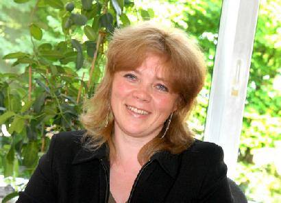 Anykščių rajono socialinių paslaugų centro direktorė Jolanta Pleškienė sako, kad be žmogaus sutikimo, netgi akivaizdžiai matant, kad jam tų paslaugų reikia, centro darbuotojai negali priversti žmogaus priimti paslaugas.