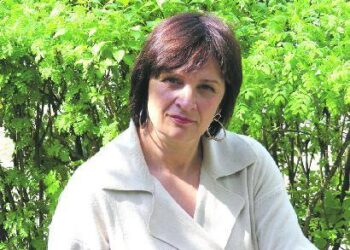 „Anykštos“ vyriausioji redaktorė Gražina Šmigelskienė šeštadienį Lietuvos Žurnalistų Sąjungos Tarybai pasakoja apie precedento šalyje neturintį Anykščių savivaldybės administracijos bandymą pažaboti vietos žiniasklaidą.