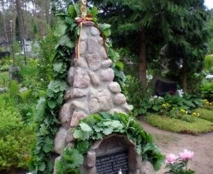 Mūsų kraštiečio Kosto Repečkos ir kitų Varviškės karinėje operacijoje kartu žuvusių jo kovos draugų atminimui Leipalingio kapinėse 2011 m. buvo pastatytas naujas memorialas. Gintaro Lučinsko (www.patriotai.lt) nuotrauka.