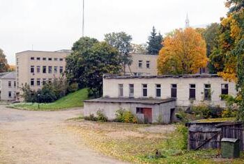 Anykščių ligoninės pastatus dabar bus bandoma parduoti už 440 tūkst. litų. Jono JUNEVIČIAUS nuotr.