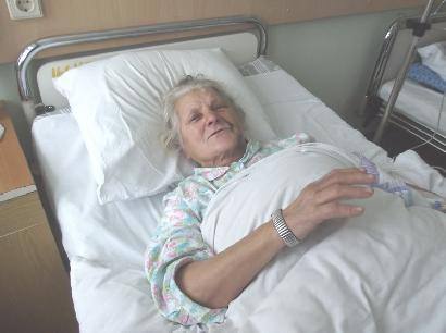 Plėšikų sumušta Salomėja Vaičiulienė gydėsi Anykščių ligoninėje. Arvydo LINGAIČIO nuotr.