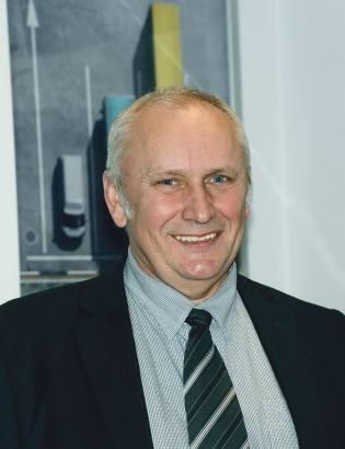 Bankininkas Vytautas Bernatavičius sako, jog jam portale anyksta.lt skelbiamos informacijos jam nepakanka, todėl skaito ir elektroninį „Anykštos“ laikraštį. Jono JUNEVIČIAUS nuotr.