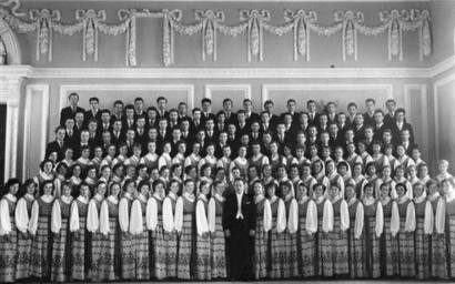 Pranas Sližys ir jo vadovaujamas Vilniaus universiteto choras. www.choras.lt nuotrauka.