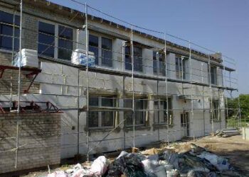 Pavasarį pastoliai stovės prie 15 Anykščių daugiabučių