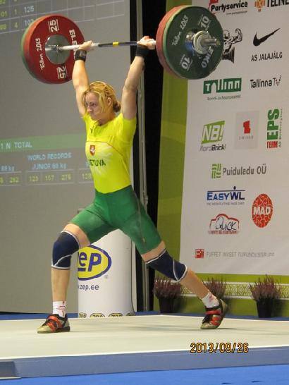 Lietuvos rekordininkė anykštėnė Gintarė Bražaitė. Lietuvos sunkiosios atletikos federacijos nuotr.