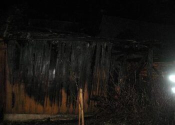 Kalėdų vakarą Svėdasuose apdegė garažas. Vidmanto ŠMIGELSKO nuotr.