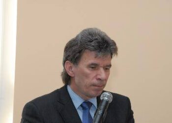 Elektroninis laikraštis Rimui Jasiūnui patogesnis, bet jis didesnes simpatijas jaučia popierinei spaudai. Jono JUNEVIČIAUS nuotr.