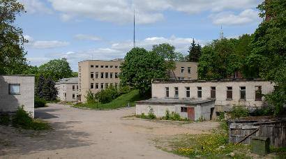 Senosios Anykščių ligoninės pastatus jau 28 kartus bandyta parduoti. Kol kas - nesėkmingai. Jono JUNEVIČIAUS nuotr..
