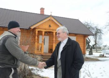 Pas Raimondą Janicką (kairėje) į svečius užsuko iš Vilniaus atlėkęs Vytautas Kažukauskas.
