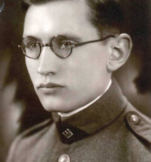 Dvidešimtmetis Stasys Žukauskas – Lietuvos kariuomenės eilinis, ir vaistininko studijos, ir lageriai – viskas dar priešaky... A. Baranausko ir A. Vienuolio-Žukausko memorialinio muziejaus fondų nuotrauka.