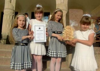 Anykštėnės Penktojo tarptautinio konkurso „Groju lietuvišką pjesę“ laureatės.Linos Pipirienės nuotr.