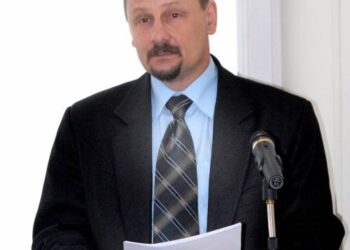 Anykščių meras Sigutis Obelevičius stebėjosi, jog anykštėnai nenori šiltnamyje skinti agurkų ir pomidorų.Jono JUNEVIČIAUS nuotr.