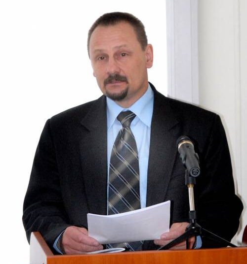 Anykščių meras Sigutis Obelevičius stebėjosi, jog anykštėnai nenori šiltnamyje skinti agurkų ir pomidorų.Jono JUNEVIČIAUS nuotr.
