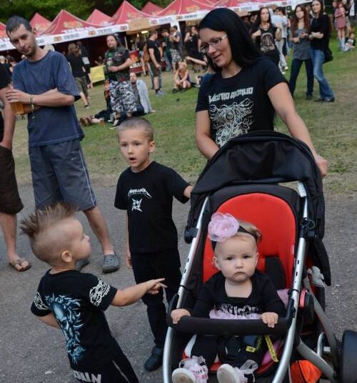 Tėvai vaikus nuo mažens pratina prie geros muzikos.Jono JUNEVIČIAUS nuotr.
