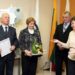 Vilniaus anykštėnas J. Andriškevičius (kairėje) 2012 metais buvo apdovanotas Lietuvos tautinio olimpinio komiteto Kilnaus elgesio Garbės diplomu už tai, kad 1977 m. Maskvoje padėjo jaunai plaukikei Linai Kačiušytei. www.delfi.lt nuotrauka.