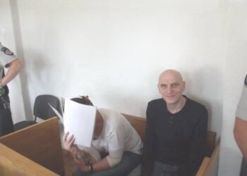 Į teismo salę Gintarą Žiuką – „Vabalą“ ir  Ritą Bačanskienę atlydėjo policijos konvojus, nes šie teisiamieji yra laikomi areštinėje.Autoriaus nuotr.
