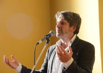 Aktorius Andrius Bialobževskis poezijos mėgėjus nudžiugino Vytauto Mačernio ir Sigito Gedos poezijos gerbėjus. Autoriaus nuotr.