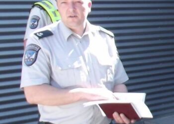Yra apie ką pamąstyti Anykščių policijos komisariato Kelių policijos poskyrio viršininkui Nerijui Blažiui.Jono JUNEVIČIAUS nuotr.