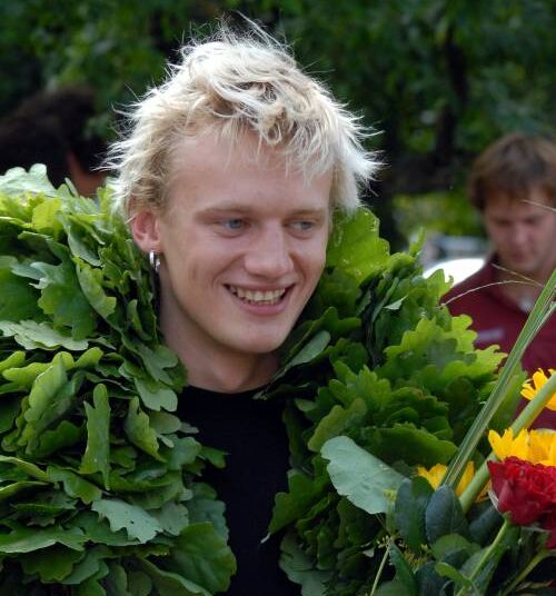 Net 2008 metais po olimpinių žaidynių Pekine, kur Giedrius Titenis  plaukimo 100 metrų krūtine rungtyje užėmė 12 vietą, rajono vadovai buvo dosnesni: be ąžuolo vainikų olimpiečiui ir jo treneriui įteikė po 2500 Lt čekius.Jono JUNEVIČIAUS nuotr.