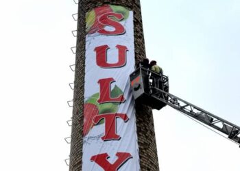 Reklama ant kamino padės greičiau rasti sulčių spaudyklą.