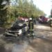 Ugniagesiai gelbėtojai užgesino tik metalo laužu virtusį automobilio kėbulą.Autoriaus nuotr.
