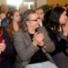 Festivalio atidarymo metu rodomas  režisierės  Irene M.Borrego (pirma iš kairės) filmas „Duona ir žuvis“ pasakojantis apie Serbijos širdyje stovinčią seną serbų stačiatikių bendruomenės bažnyčią. Kaip sakė festivalio rengėjas, Europos kino akademijos narys, JAV kino režisierių gildijos apdovanojimo laureatas Arūnas Matelis (antras iš kairės),  tai sąsajos su pirmuoju festivaliu, vykusiu šaltoje Anykščių šv. Mato bažnyčioje.Jono JUNEVIČIAUS nuotr.