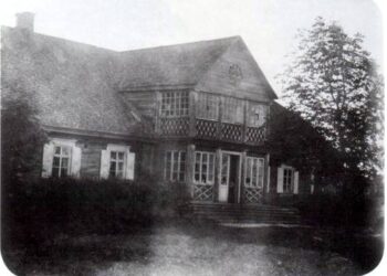 Janapolio dvaro rūmai, kurių salėje veikė pirmoji lietuviška Traupio mokykla. Šio pastato Janapolyje nebeliko daugiau nei prieš pusę šimtmečio. Kontautų šeimos albumo nuotrauka.